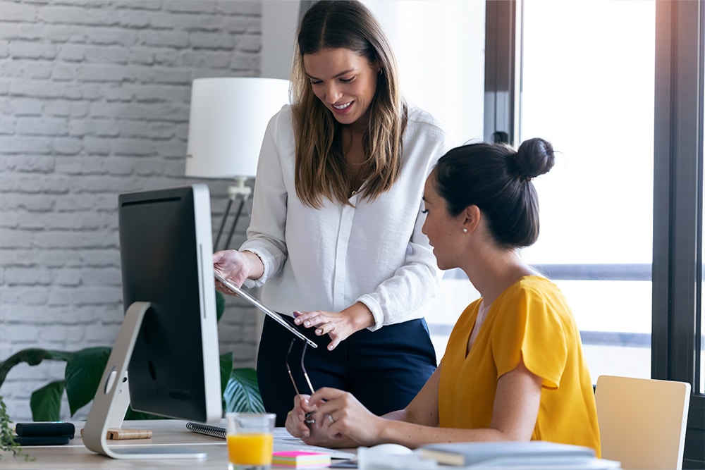 Businessfrauen-Tablet-Office